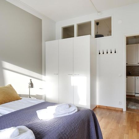 Kotimaailma Apartments Kamppi - 3Br In The Center With Key Code Helsinki Exterior foto