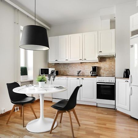 Kotimaailma Apartments Kamppi - 3Br In The Center With Key Code Helsinki Exterior foto